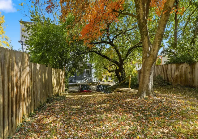 Listing Photo 2 - Condo for sale in building located at 1410 Scott St, Covington, KY 41011 - Unit #