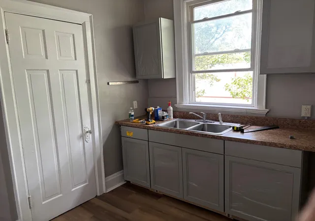 Listing Photo 2 - Condo for sale in building located at 1802 Holman St, Covington, KY 41014 - Unit #