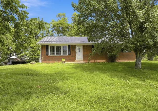 Homes for sale in Williamstown, KY | 525 Chipman Ridge Rd, Williamstown, KY 41097 | MLS# 644421