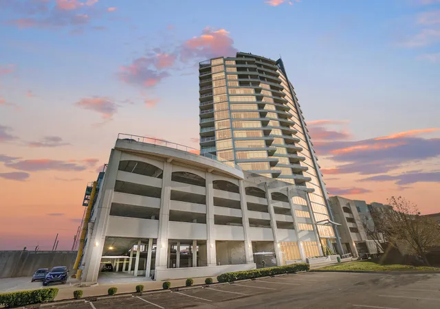 3rd image of 400 Riverboat #1801, Newport, KY 41071 | MLS# 641987