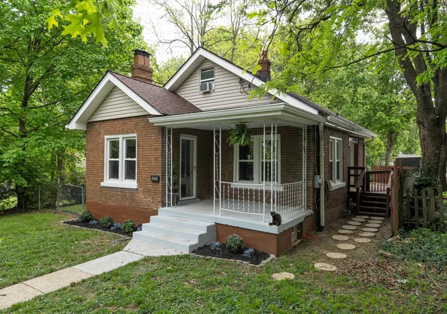 Photo 3 of Sale Pending at 222 Wells St, Elsmere, KY 41018 | MLS# 642240 | Listing updated on 2026-09-04
