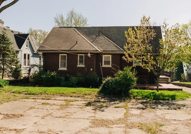 Homes for sale in Covington, KY | 2225 Oakland Ave, Covington, KY 41014 | MLS# 642254
