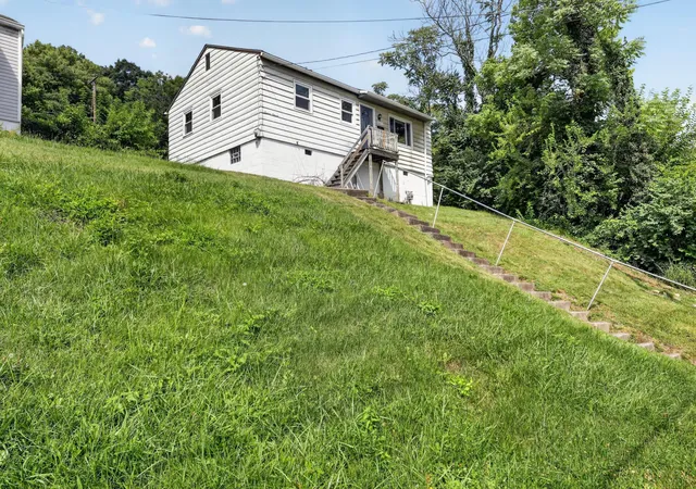 Photo 2 of Single family home for sale at 1611 Monroe St, Covington, KY 41014 | MLS# 642600 | Listing updated on 2026-09-05