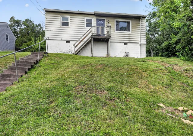 Photo 3 of Single family home for sale at 1611 Monroe St, Covington, KY 41014 | MLS# 642600 | Listing updated on 2026-09-05