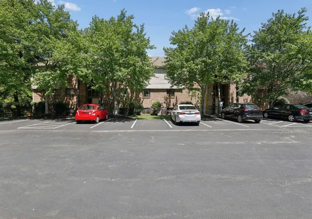 Listing Photo 2 - Condo for sale in building located at 86 Eagle Vw Ln, Fort Thomas, KY 41075 - Unit #