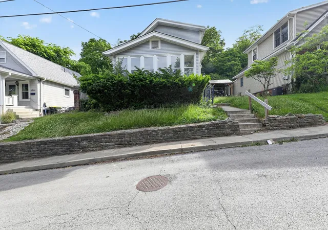Homes for sale in Dayton, KY | 1105 Mckinney Ave, Dayton, KY 41074 | MLS# 642892
