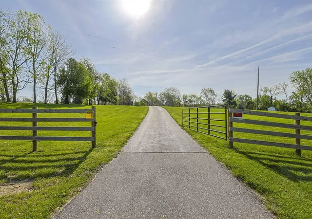 Homes for sale in Florence, KY | 9164 Evergreen Dr, Florence, KY 41042 | MLS# 642497
