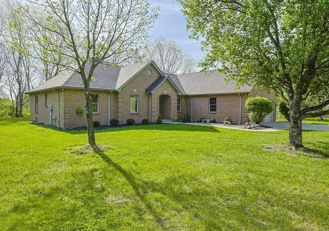 Homes for sale in Florence, KY | 9164 Evergreen Dr, Florence, KY 41042 | MLS# 642497