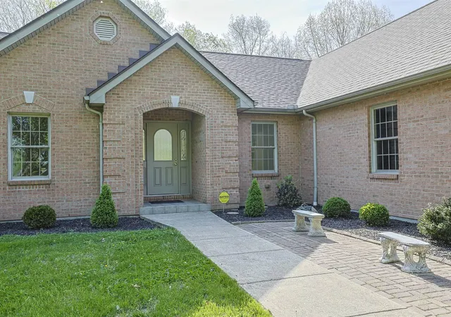 Homes for sale in Florence, KY | 9164 Evergreen Dr, Florence, KY 41042 | MLS# 642497