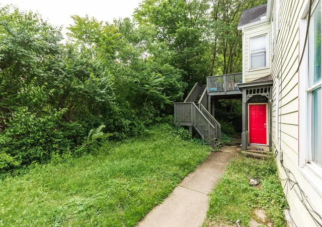 Listing Photo 2 - Condo for sale in building located at 1107 John St, Covington, KY 41016 - Unit #