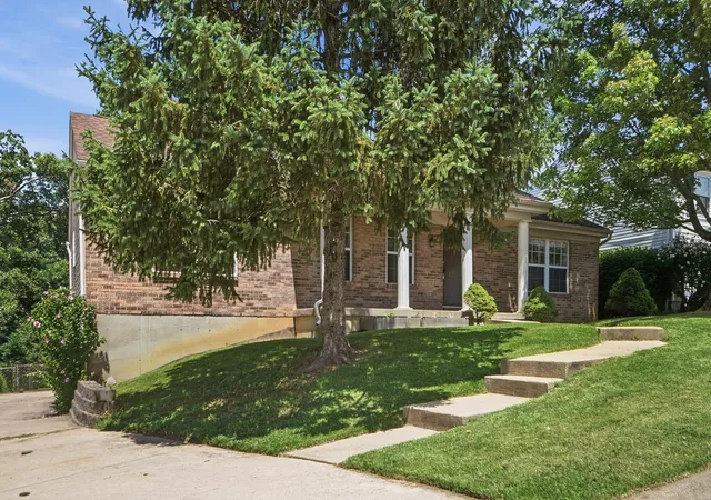 Photo 2 of Single family home for sale at 2218 Gribble Dr, Covington, KY 41017 | MLS# 644841 | Listing updated on 2026-09-09