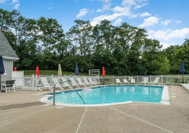 2nd image of 130 Buckhorn Ct, Erlanger, KY 41018