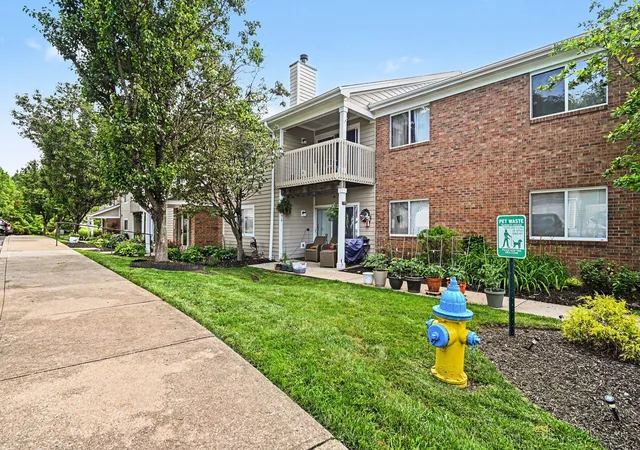 Homes for sale in Newport, KY | 490 Lakeview Dr #205, Newport, KY 41071 | MLS# 643089