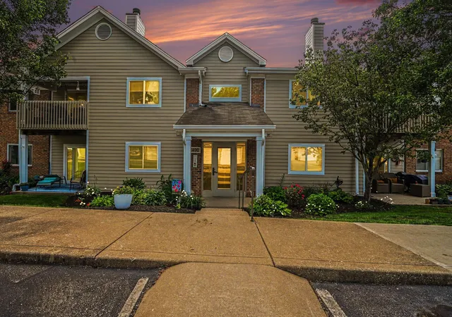 Homes for sale in Newport, KY | 490 Lakeview Dr #205, Newport, KY 41071 | MLS# 643089