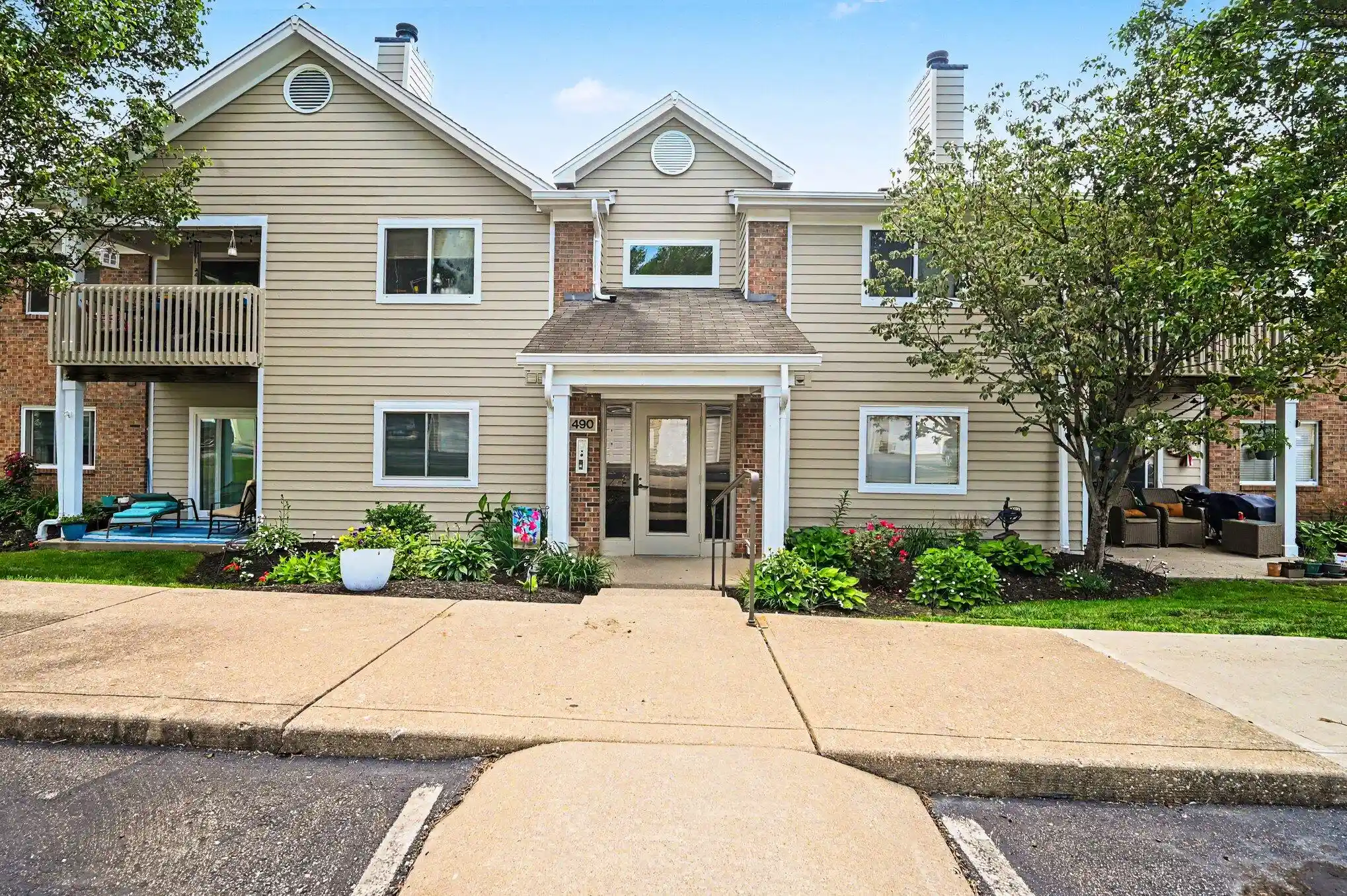Listing Photo 2 - Condo for sale in 490 Lakeview Dr located at 490 Lakeview Dr, Wilder, KY 41071 - Unit #205