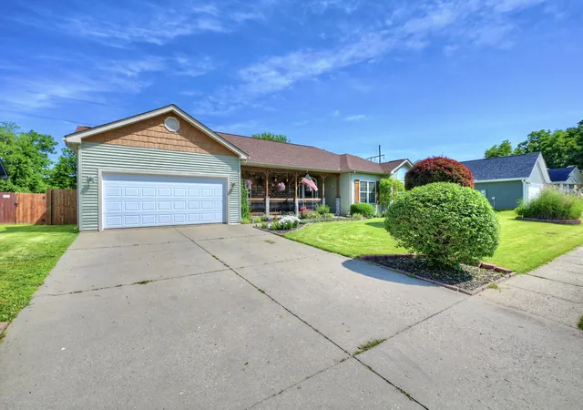 Homes for sale in Warsaw, KY | 136 Mourning Dove Dr, Warsaw, KY 41095 | MLS# 643100