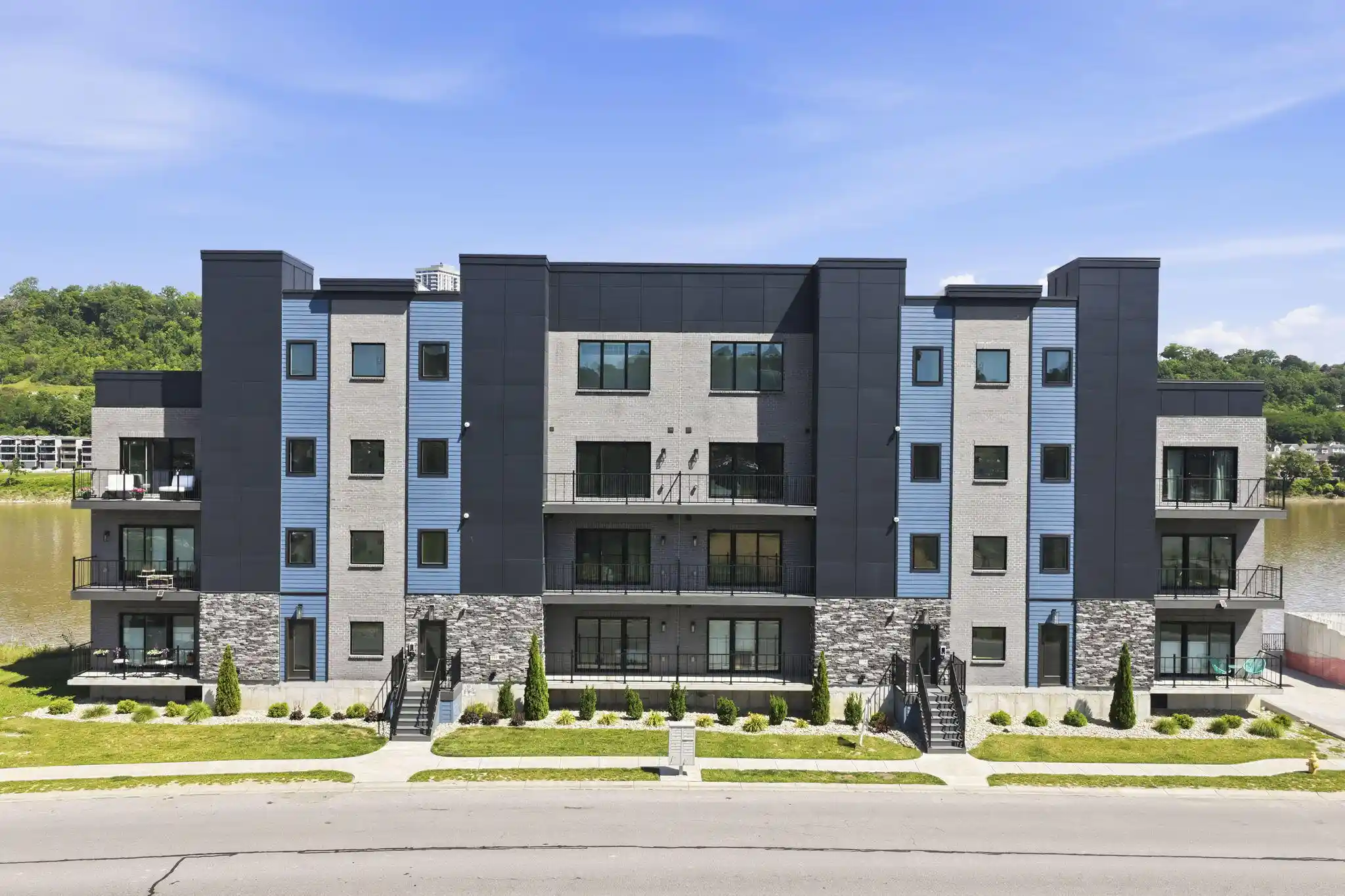 Listing Photo 2 - Condo for sale in 745 Manhattan Blvd located at 745 Manhattan Blvd, Dayton, KY 41074 - Unit #303