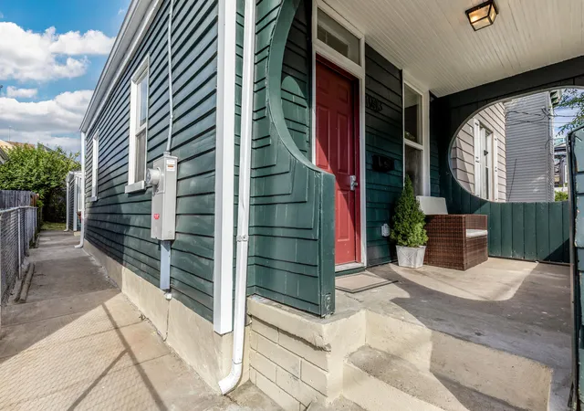 Homes for sale in Newport, KY | 1143 Columbia St, Newport, KY 41071 | MLS# 643195