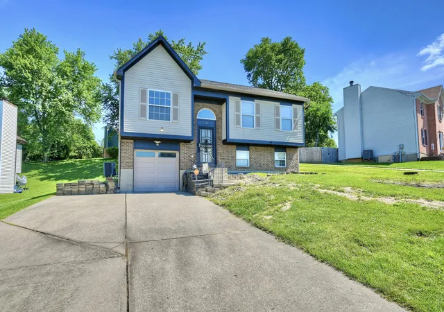 Homes for sale in Independence, KY | 1204 Constitution Dr, Independence, KY 41051 | MLS# 643345