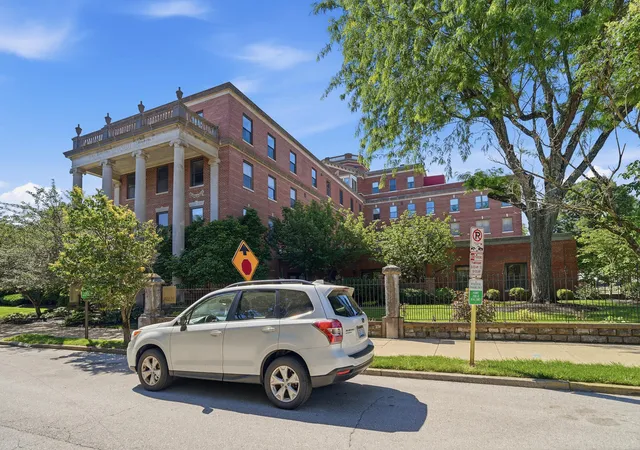 Homes for sale in Covington, KY | 323 E 2nd St #208, Covington, KY 41011 | MLS# 643404