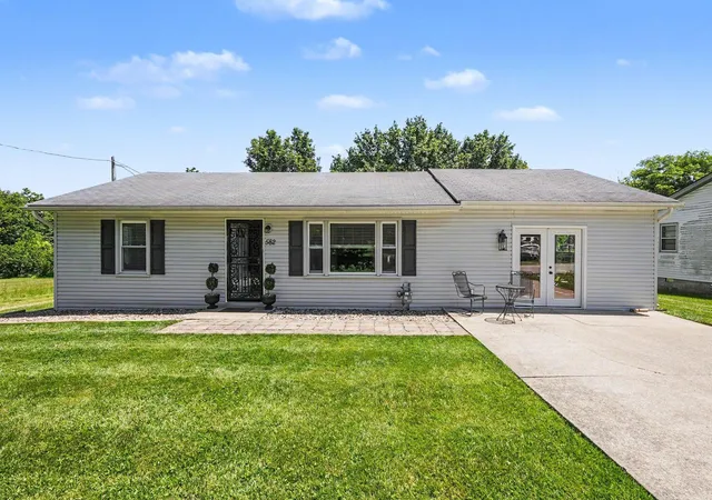 Homes for sale in Eminence, KY | 582 E Broadway, Eminence, KY 40019 | MLS# 643498