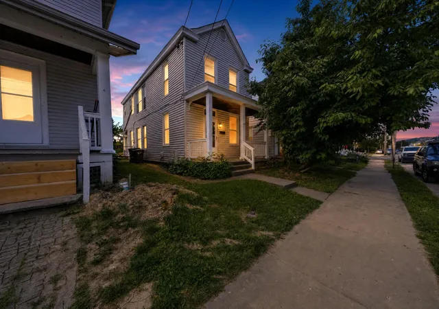 1st image of 215 W 34th St, Covington, KY 41015 | MLS# 643576