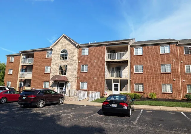 Homes for sale in Fort Mitchell, KY | 561 Napa Valley Ln #10, Fort Mitchell, KY 41017 | MLS# 643420