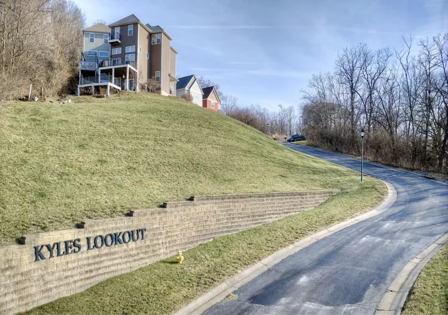 Homes for sale in Covington, KY | 3279-3283 Lookout Vly, Covington, KY 41017 | MLS# 643925