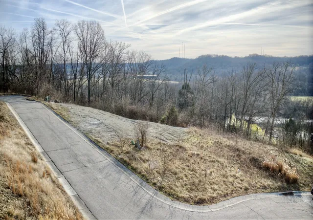 Homes for sale in Covington, KY | 3283 Lookout Vly, Covington, KY 41017 | MLS# 643924
