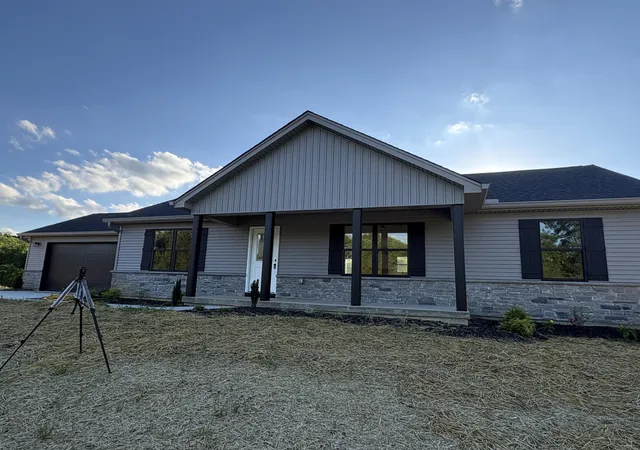 Homes for sale in Dry Ridge, KY | 180 Saddlebrook Ln, Dry Ridge, KY 41035 | MLS# 643522