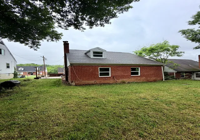 Photo 2 of Single family home for sale at 19 Pine Hl Dr, Highland Heights, KY 41076 | MLS# 643579 | Listing updated on 2026-09-14