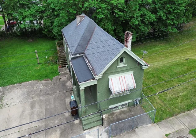 2nd image of 319 Pleasant St, Covington, KY 41011 | MLS# 645505