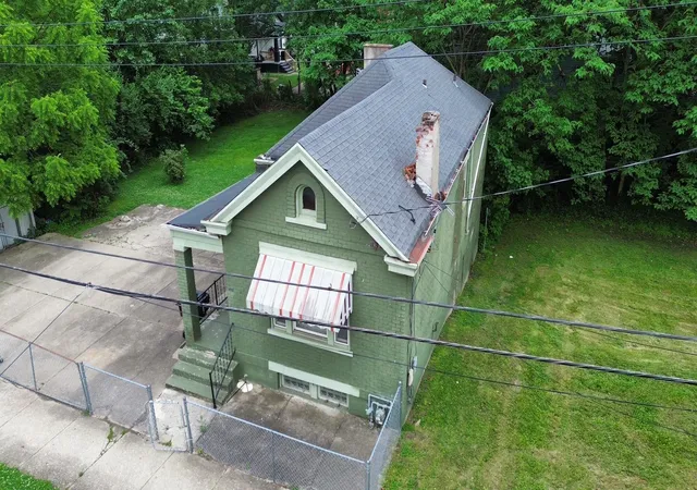 Photo 3 of Sale Pending at 319 Pleasant St, Covington, KY 41011 | MLS# 645505 | Listing updated on 2026-08-19