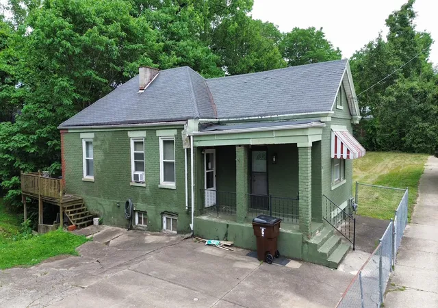 Photo 3 of Sale Pending at 319 Pleasant St, Covington, KY 41011 | MLS# 645505 | Listing updated on 2026-08-19
