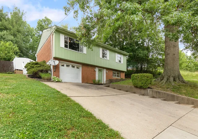 Homes for sale in Fort Thomas, KY | 479 Rossford Ave, Fort Thomas, KY 41075 | MLS# 643589