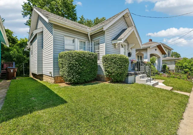 2nd image of 26 W 30th St, Covington, KY 41015 | MLS# 643613
