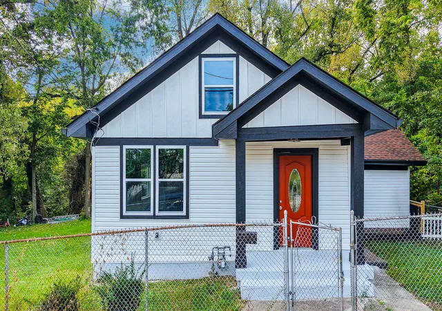 Photo 3 of Single family home for sale at 1120 Parkway Ave, Covington, KY 41011 | MLS# 643676 | Listing updated on 2026-06-15