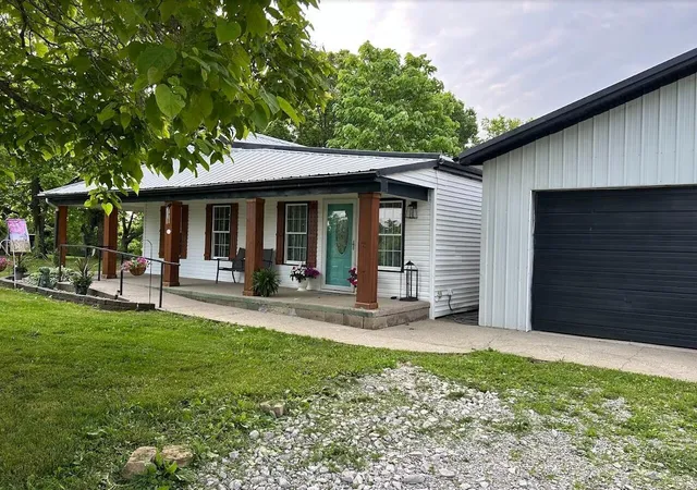 Homes for sale in Dry Ridge, KY | 1490 Golds Valley Rd, Dry Ridge, KY 41035 | MLS# 644520