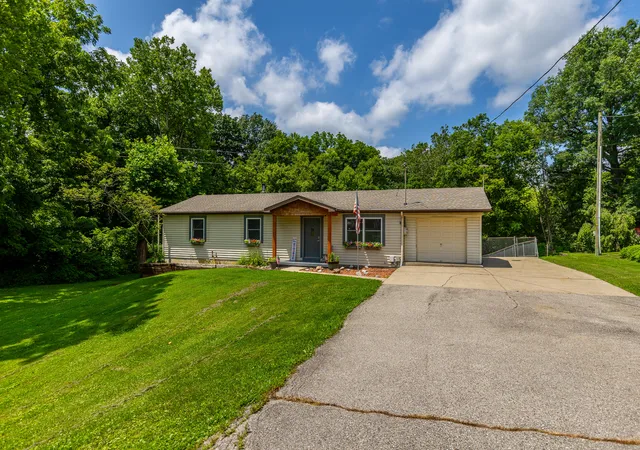 Homes for sale in Hebron, KY | 1417 N Bend Rd, Hebron, KY 41048 | MLS# 644172
