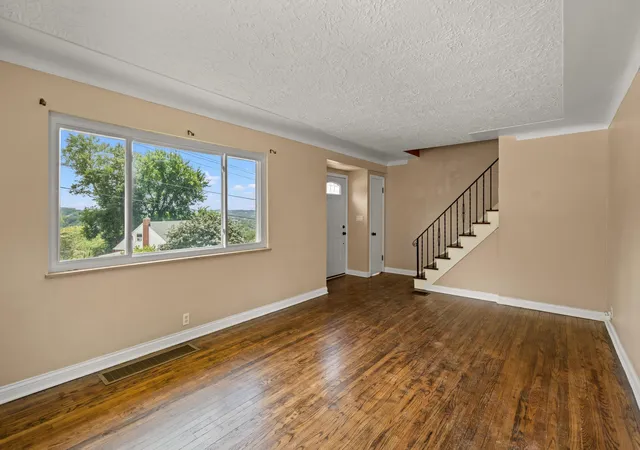 Homes for sale in Bellevue, KY | 3 S Sherry Ln, Bellevue, KY 41073 | MLS# 643742