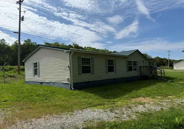 Homes for sale in Owenton, KY | 305 Gills Branch Rd, Owenton, KY 40359 | MLS# 643762