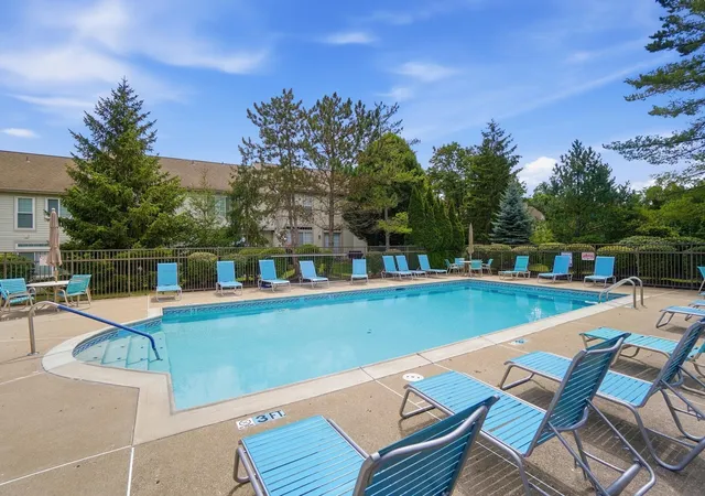 Listing Photo 2 - Condo for sale in building located at 542 Fincastle Ln, Ft Wright, KY 41011