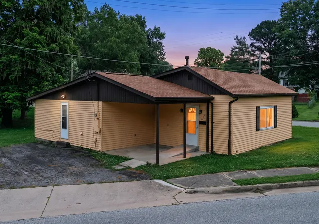 Homes for sale in Falmouth, KY | 614 Main St, Falmouth, KY 41040 | MLS# 643949