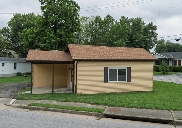 Homes for sale in Falmouth, KY | 614 Main St, Falmouth, KY 41040 | MLS# 643949