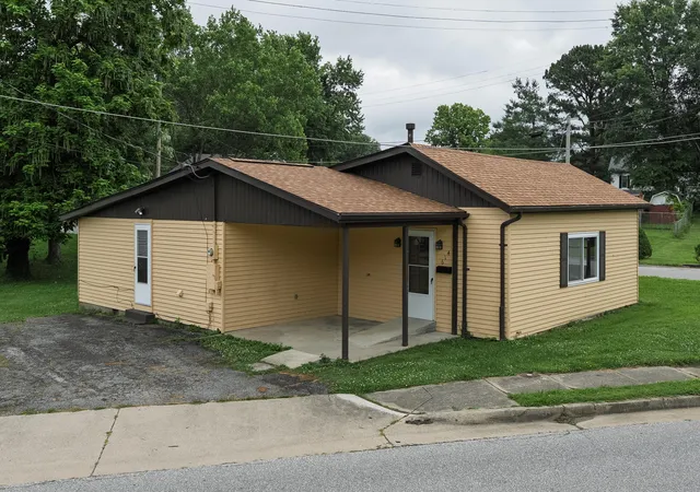 Homes for sale in Falmouth, KY | 614 Main St, Falmouth, KY 41040 | MLS# 643949