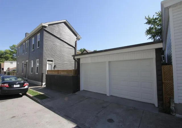 Photo 11 of Single family home for sale at 639 Watkins St, Covington, KY 41011 | MLS# 643782 | Listing updated on 2026-08-26