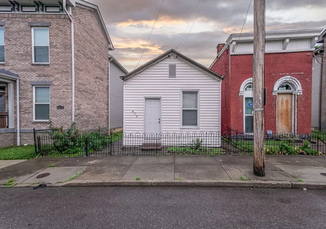Homes for sale in Newport, KY | 820 Ann St, Newport, KY 41071 | MLS# 643877