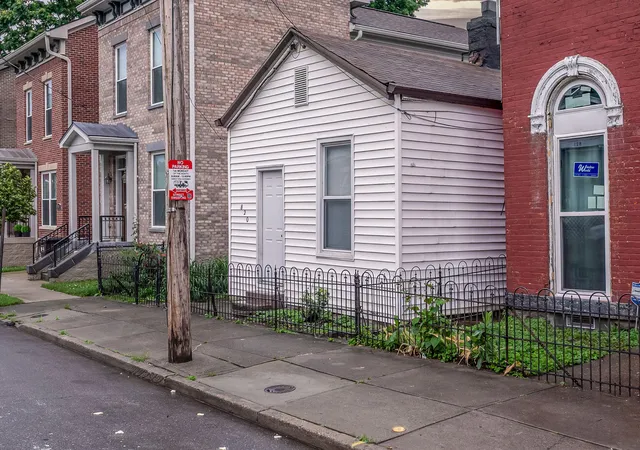 Homes for sale in Newport, KY | 820 Ann St, Newport, KY 41071 | MLS# 643877