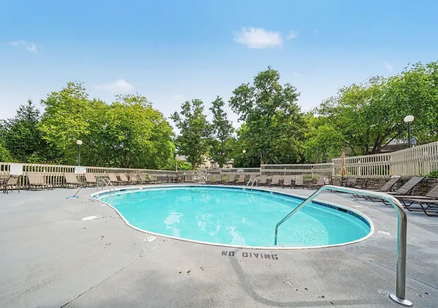 Listing Photo 2 - Condo for sale in building located at 51 Springhouse Dr, Cold Spring, KY 41076 - Unit #