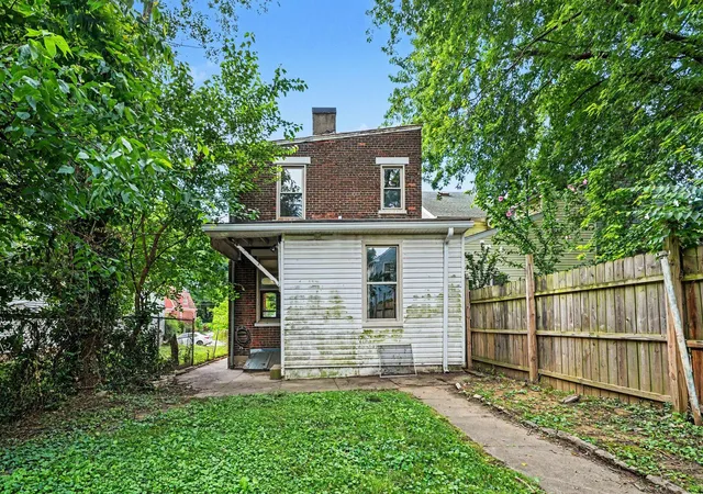 Listing Photo 2 - Condo for sale in building located at 322 E 17th St, Covington, KY 41014 - Unit #